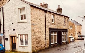 Folly View - Settle